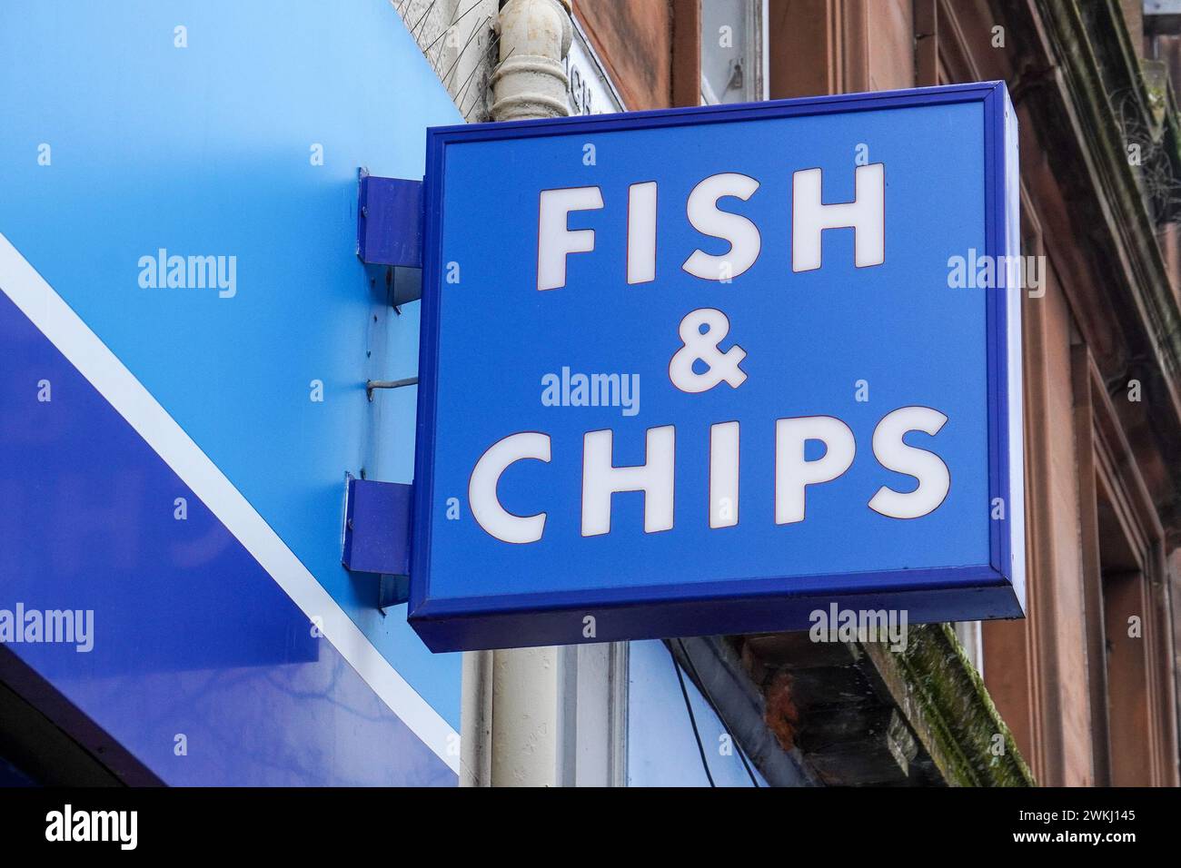 Schild für FISH and Chips vor einem Fast Food Outlet, Ayr, UK Stockfoto