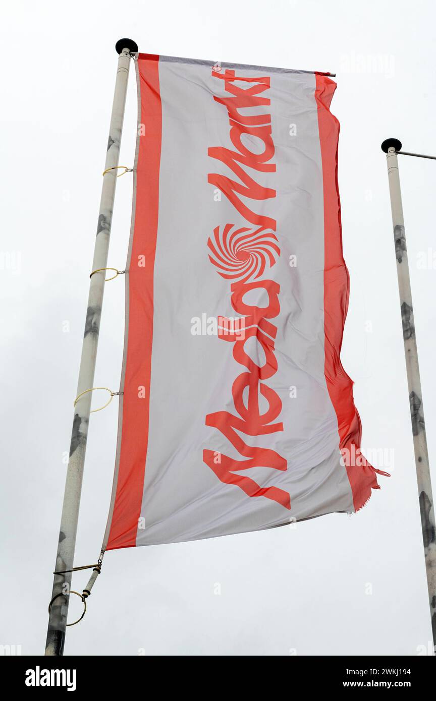 Beverwijk Niederlande Februar 2024 Banner vor dem Elektronikgeschäft Mediamarkt. MediaMarkt ist eine deutsche Elektronikkette und Teil von CECONOMY Shop, winkel, Outlet, Stockfoto