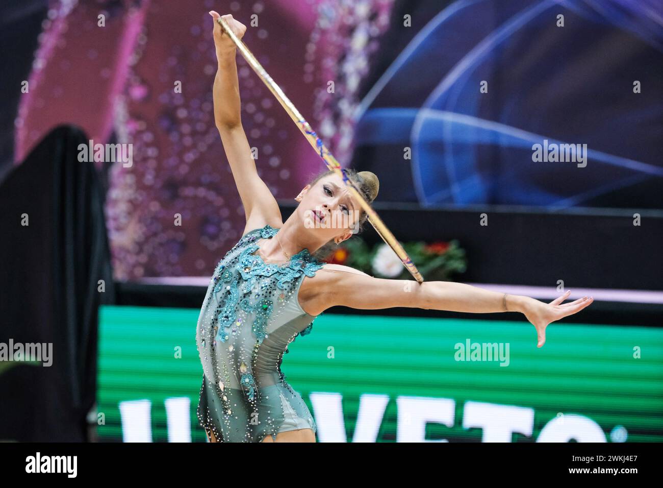 Chieti, Italien. Februar 2024. Liliana Lewinska vom Polimnia Ritmica Romana Team tritt in der ersten Runde der regulären Saison der t mit dem Reifen an Stockfoto