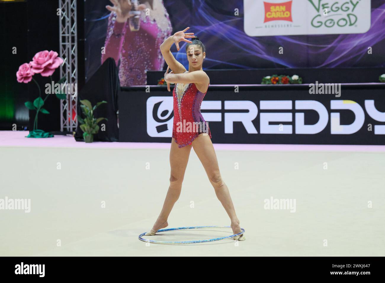 Chieti, Italien. Februar 2024. Sofia Raffaeli vom Team Ginnastica Fabriano tritt in der ersten Runde der regulären Saison der Ita mit dem Reifen an Stockfoto