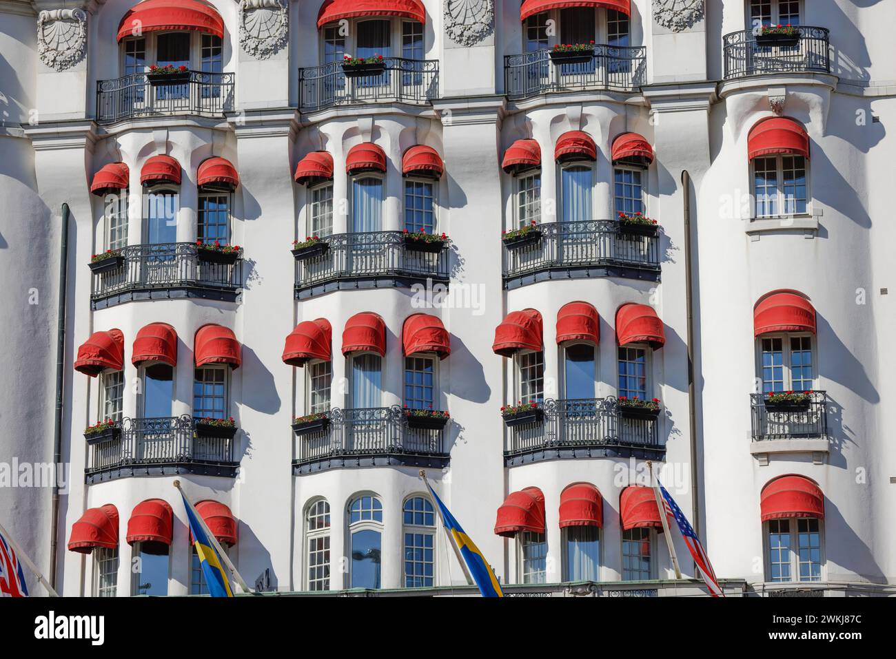 Zu den historischen Jugendstilgebäuden am Strandvagen 7 gehört das Hotel Diplomat gegenüber Nybroviken, Ostermalm und Stockholm Stockfoto