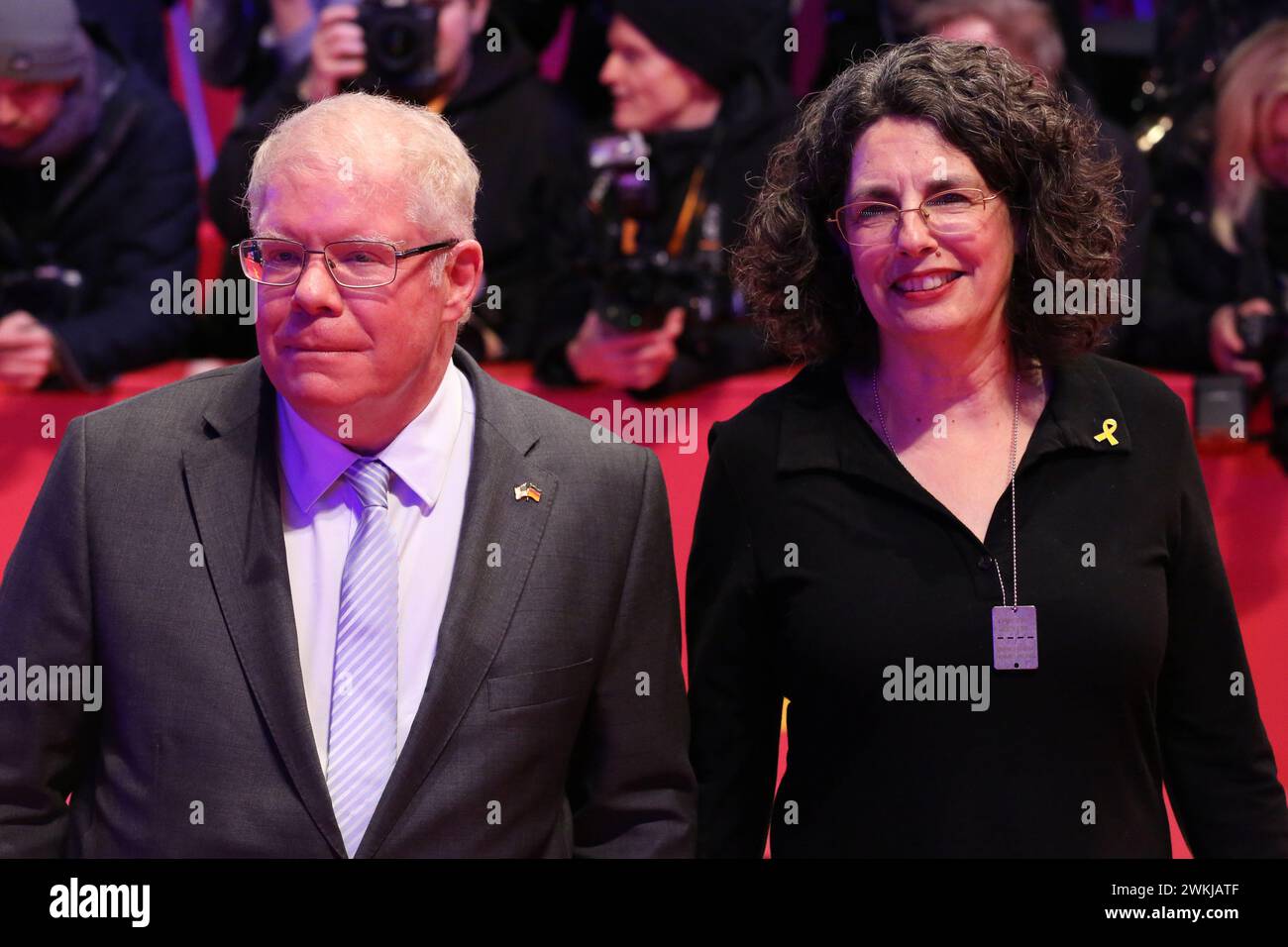 Berlin, Deutschland, 20. Februar 2024, der stellvertretende Missionschef der US-Botschaft Clark Price und Irene Price kamen beim 74. Internationalen Filmfestival der Berlinale zum Goldenen Bären für den Regisseur Martin Scorsese Award. Foto: Doreen Kennedy / Alamy Live News. Stockfoto