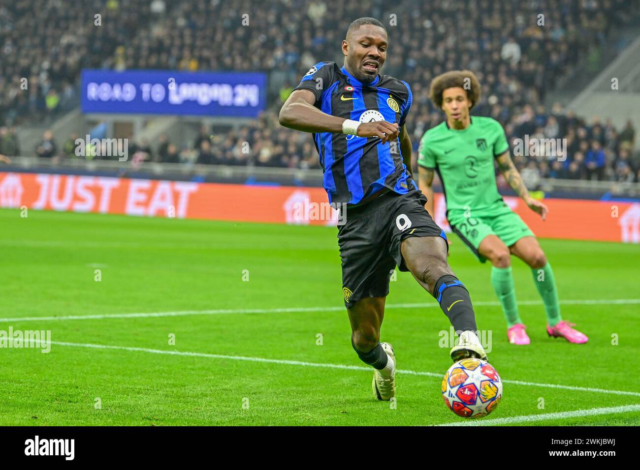 Mailand, Italien. Februar 2024. Marcus Thuram (9) von Inter wurde während des UEFA Champions League-Spiels zwischen Inter und Atletico Madrid bei Giuseppe Meazza in Mailand gesehen. (Foto: Gonzales Photo/Alamy Live News Stockfoto