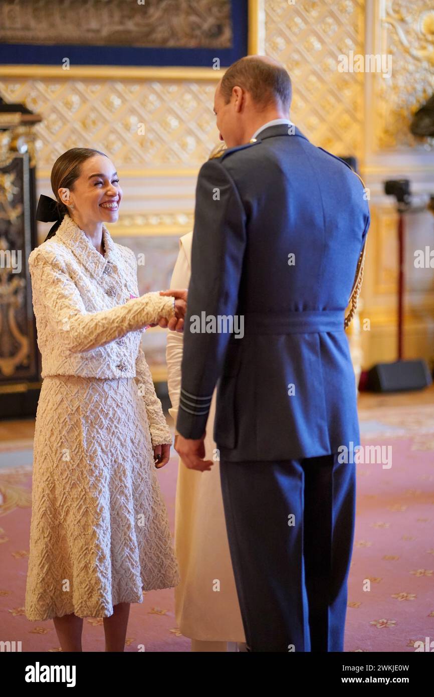 Frau Jennifer Clarke und Emilia Clarke, Mitgründer und Treuhänder, SameYou, werden vom Prince of Wales in Windsor Castle zum Mitglied des Order of the British Empire ernannt. Die Ehre würdigt Verdienste um Menschen mit Hirnverletzungen. Bilddatum: Mittwoch, 21. Februar 2024. Stockfoto