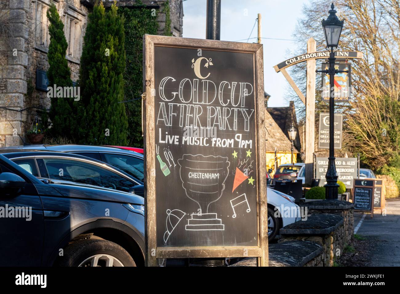 Schilderwerbung Cheltenham Gold Cup After Party im Colesbourne Inn, Colesbourne Village, Gloucestershire, England, Großbritannien Stockfoto