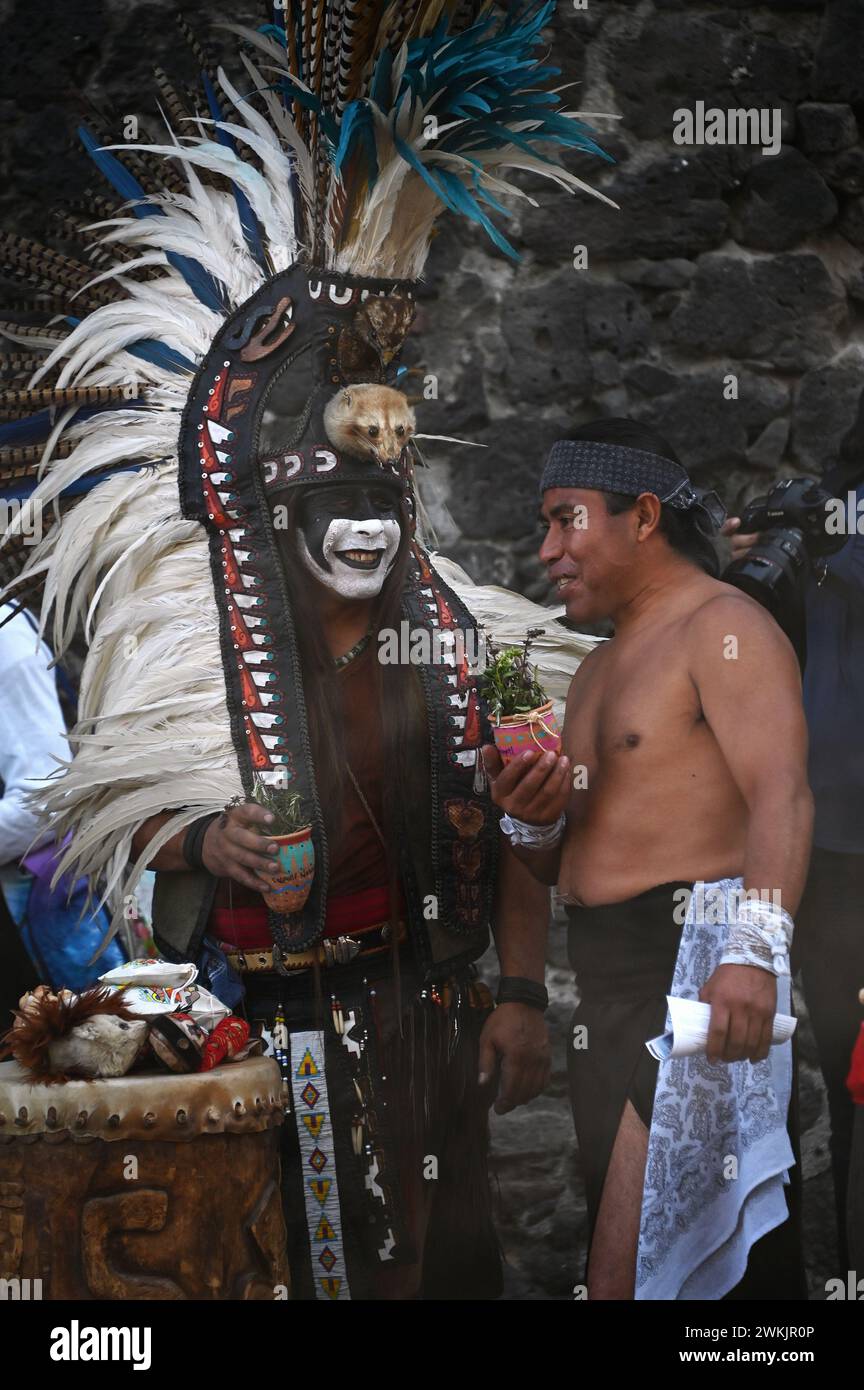 Religiöses Ritual eines indigenen Volkes in einem Park in Coyoacan, Mexiko-Stadt Stockfoto