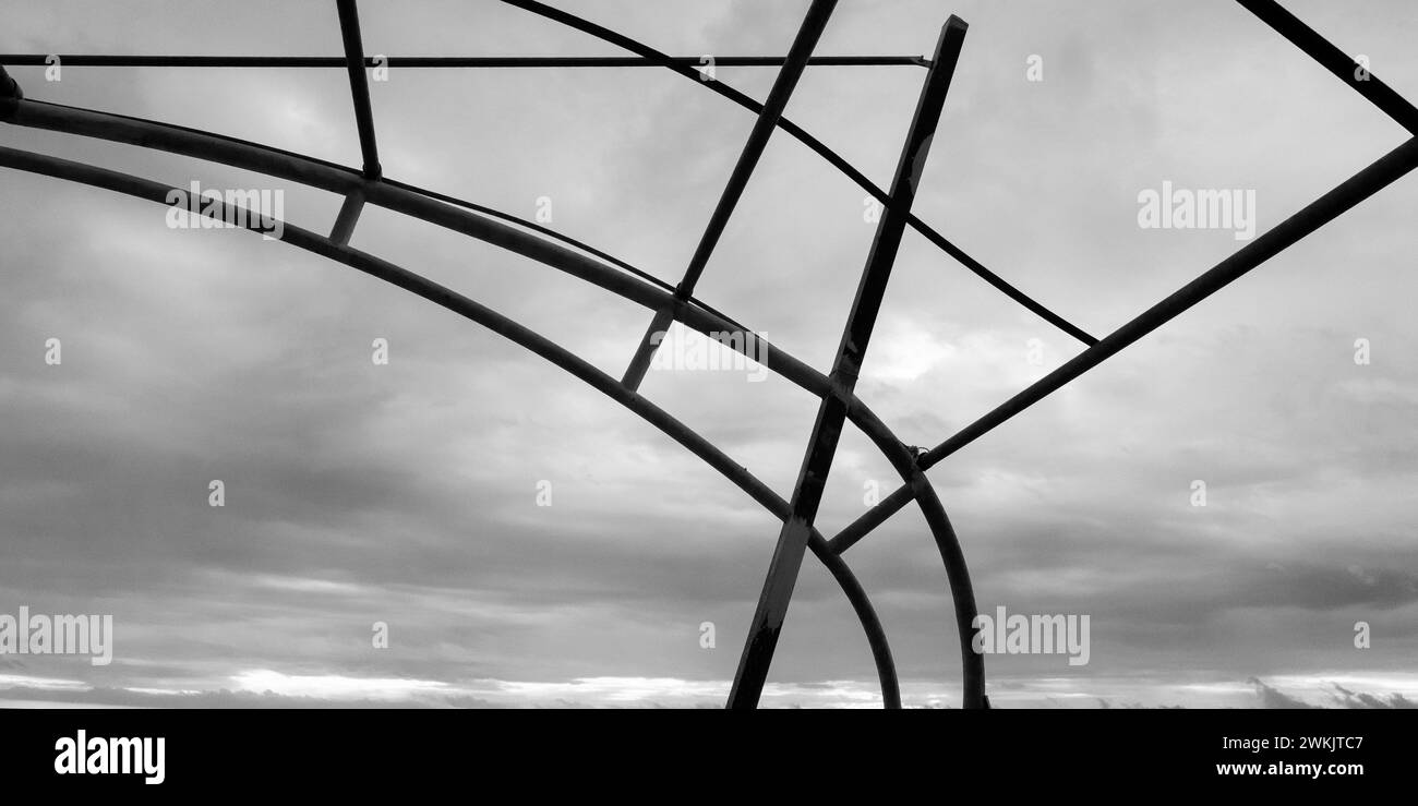 Abstrakte geometrische Außenarchitektur Teil der Metallstruktur Stockfoto