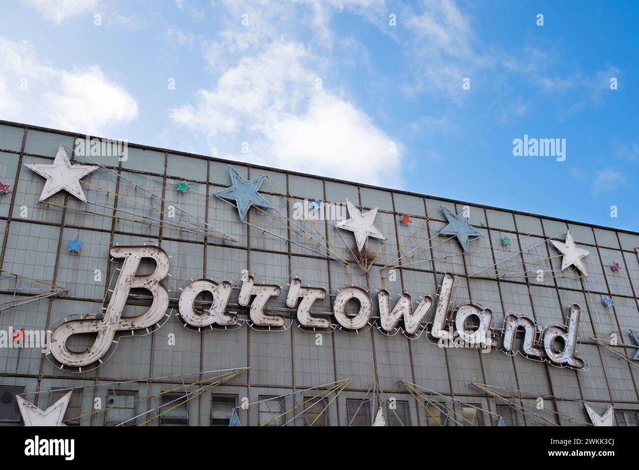 glasgow Schottland: 12. Februar 2024: Glasgow Barrowland Ballroom berühmte Außenfassade tagsüber Barras Stockfoto