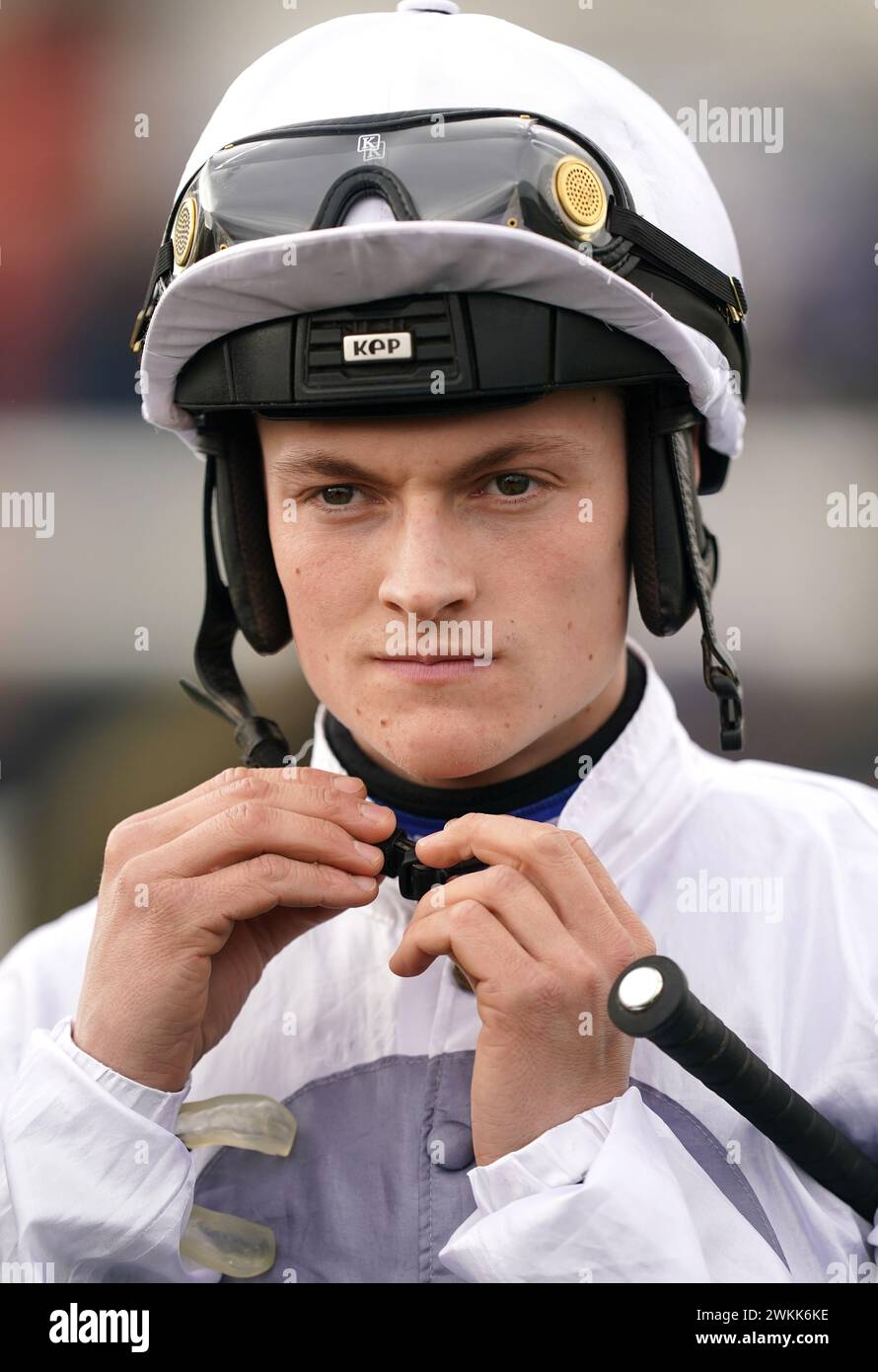 Jockey Toby Wynne vor der Handicap Chase getsbk.com auf der Doncaster Racecourse. Bilddatum: Mittwoch, 21. Februar 2024. Stockfoto