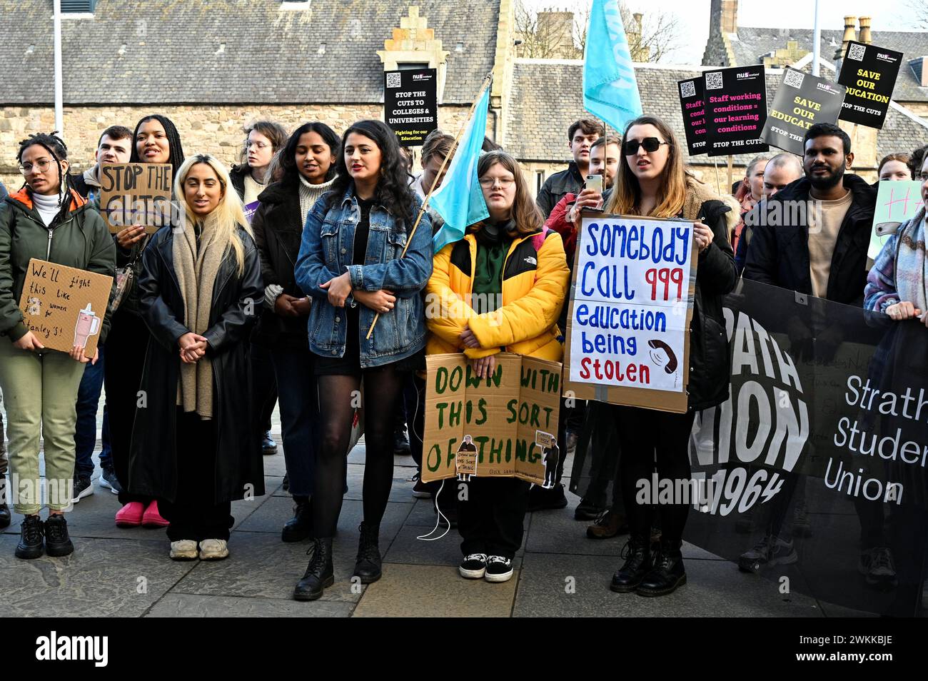 Edinburgh, Schottland, Großbritannien. Februar 2024. Die NUS-Versammlung für Bildung außerhalb des schottischen parlaments protestierte gegen die schottische Regierung, die plant, die Budgets für Colleges und Universitäten um mehr als 100 Millionen Pfund zu kürzen. Zu den Rednern zählen der NUS-Präsident Schottlands, Studentenführer und Gewerkschafter. Quelle: Craig Brown/Alamy Live News. Stockfoto