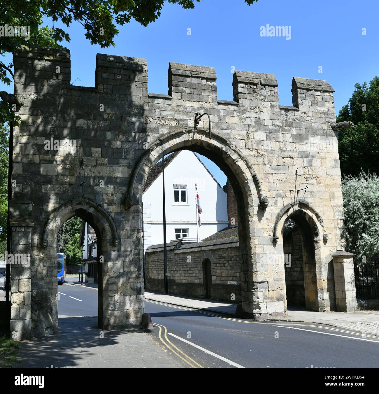 Priory Arch im Stadtzentrum von Lincoln, England Stockfoto