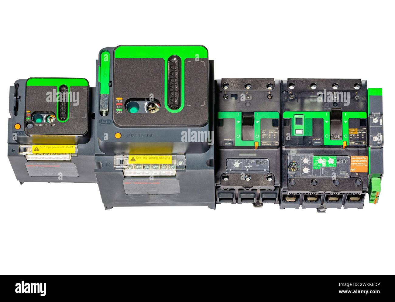 Eine Gruppe von Schutzschaltern für Gehäuse mit effektiven Schutzfunktionen und zuverlässiger Elektronik. Isoliert auf weißem Hintergrund. Stockfoto