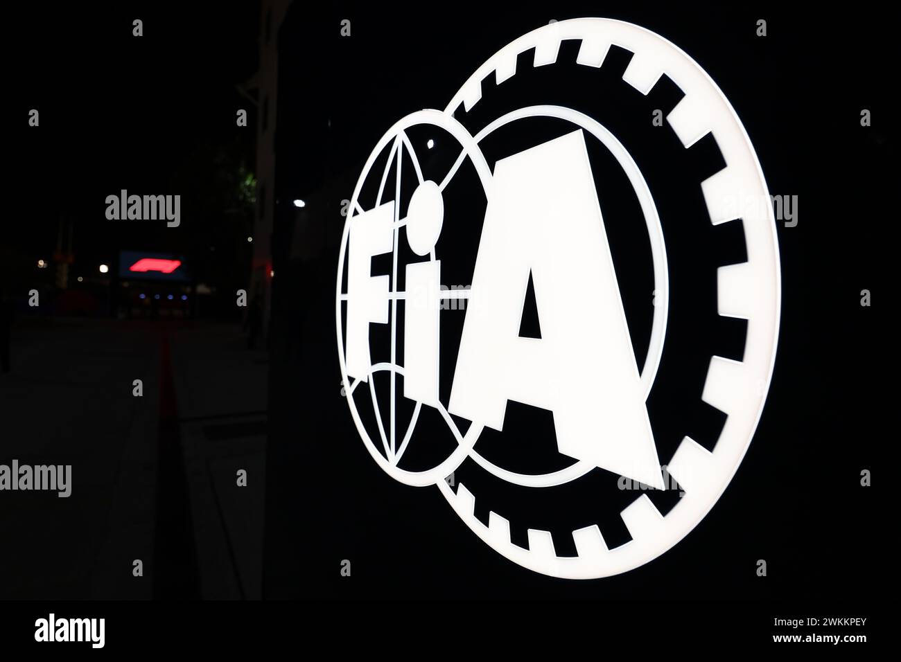 Sakhir, Bahrain. Februar 2024. Circuit Atmosphere – FIA-Logo. Formel-1-Test, Tag 1, Mittwoch, 21. Februar 2024. Sakhir, Bahrain. Quelle: James Moy/Alamy Live News Stockfoto