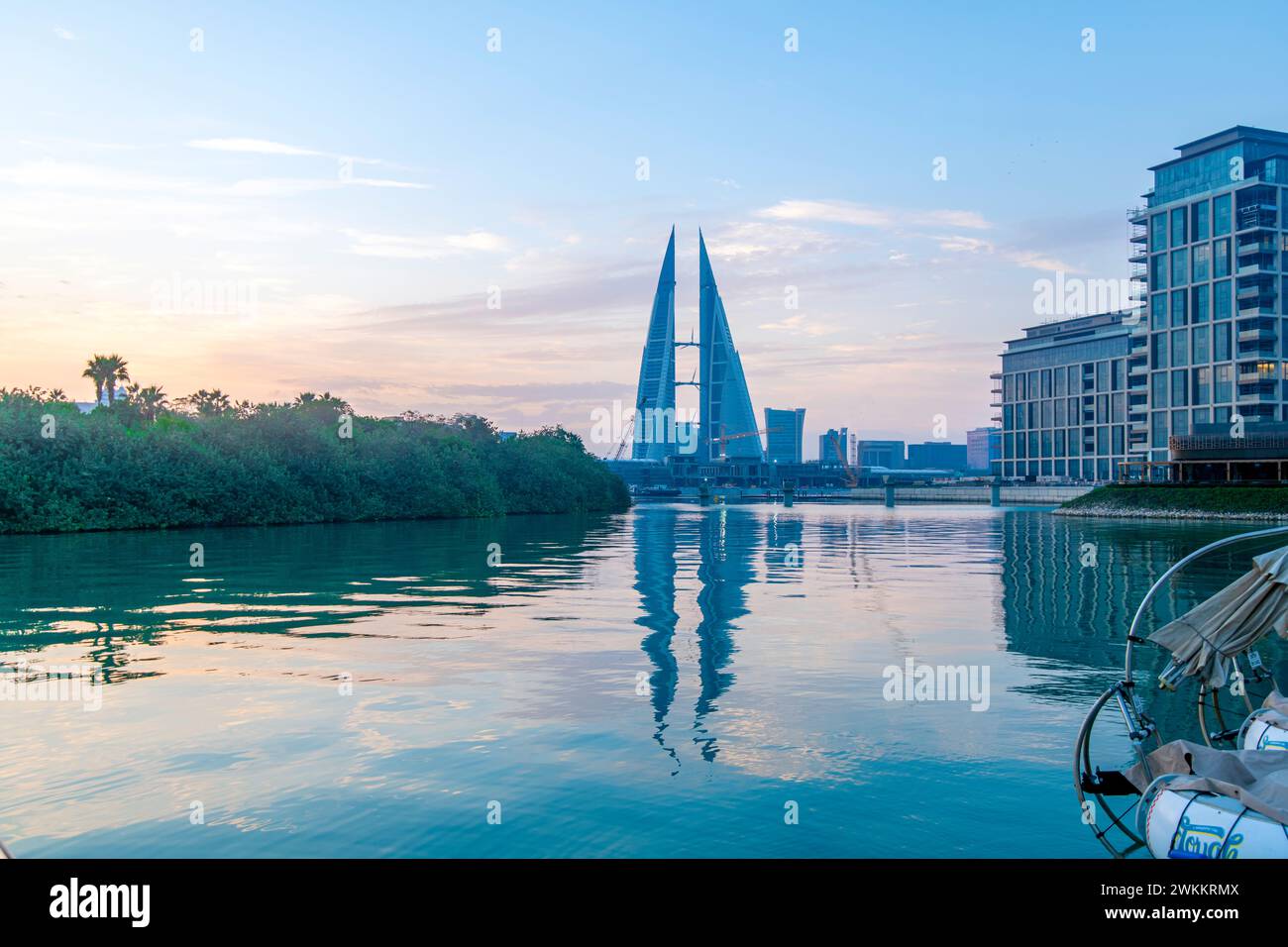 Bahrain Financial Harbor, Harbor Towers, Blick auf die Skyline von Bahrain Sonnenuntergang Sonnenaufgang Stockfoto