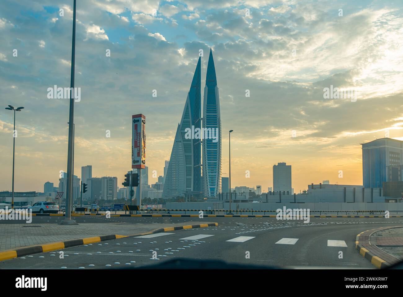 Bahrain Financial Harbor, Harbor Towers, Blick auf die Skyline von Bahrain Sonnenuntergang Sonnenaufgang Stockfoto