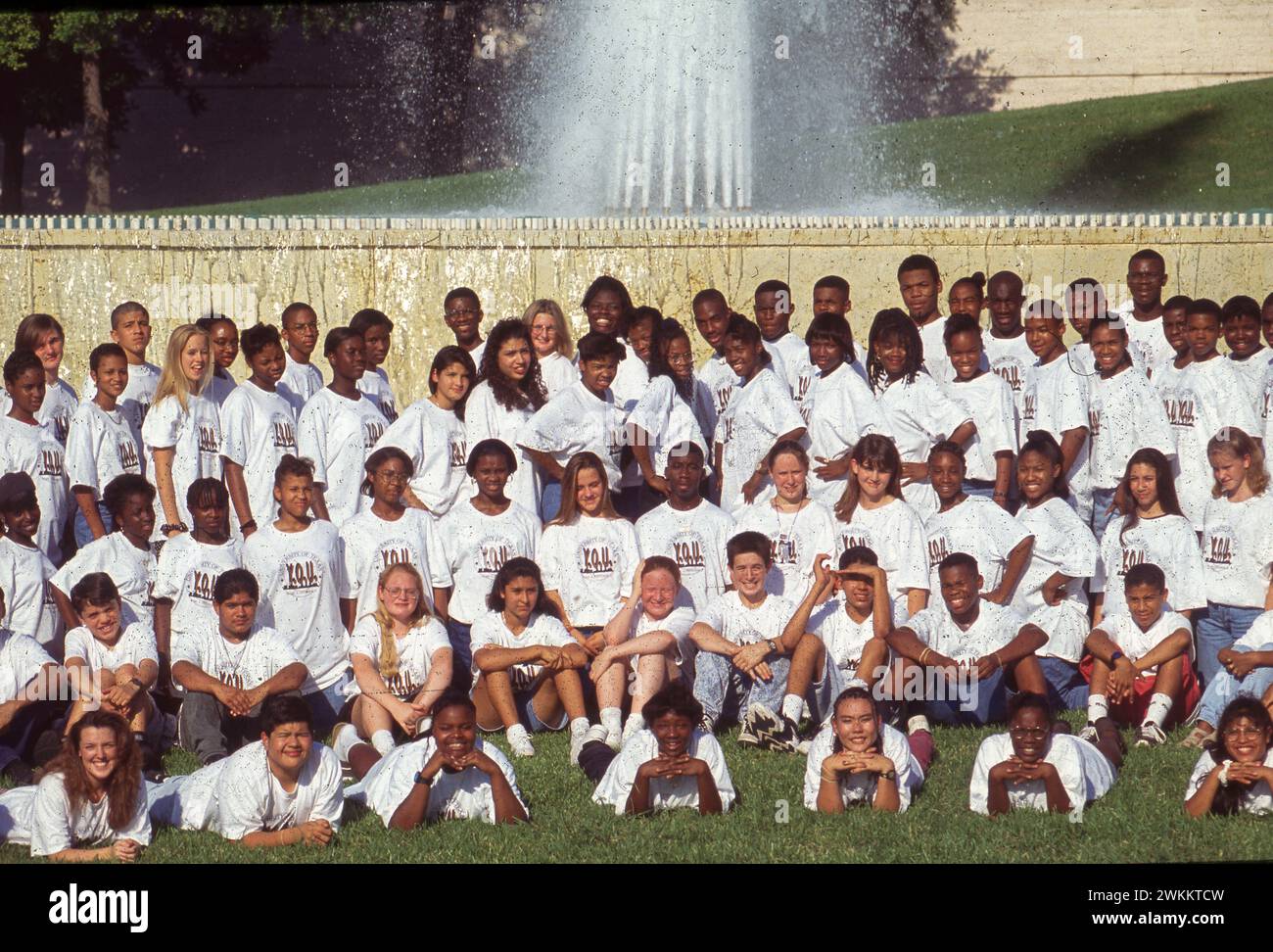 Austin Texas USA: Studenten, die am Youth Opportunities Unlimited Sommerprogramm für gefährdete Jugendliche teilnehmen, posieren für ein Gruppenbild. ©Bob Daemmrich Stockfoto