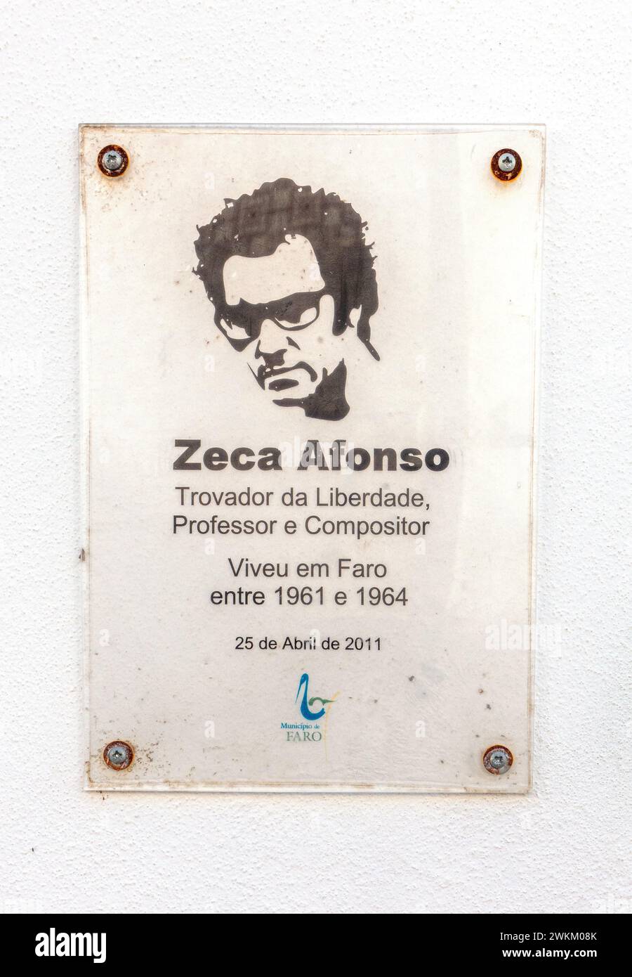 Der einflussreiche portugiesische Volksmusiker Zeca Afonso, voller Name José Manuel Cerqueira Afonso dos Santos, Plakette in Faro Portugal 6. Februar 2024 Stockfoto