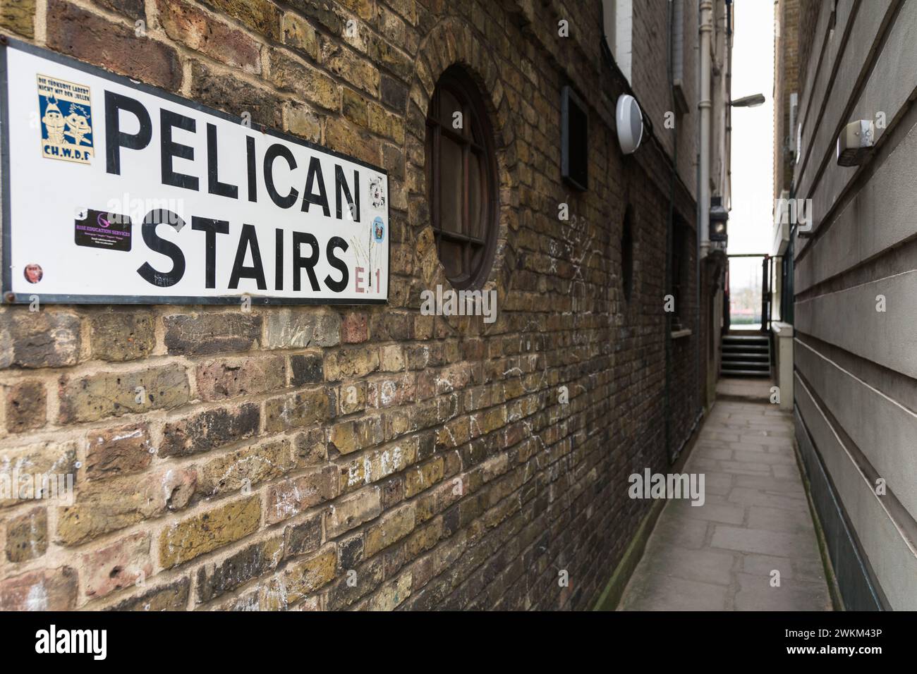 Pelican Treppen Durchgang neben dem Prospect of Whitby - ein historisches öffentliches Haus in Wapping, Tower Hamlets, London, Großbritannien Stockfoto