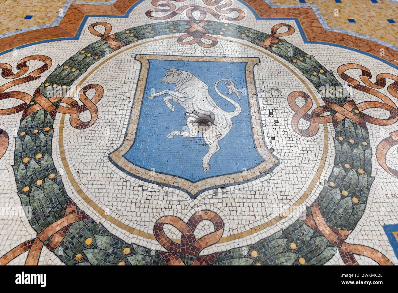 Galleria Vittoria Emanuele II, ein elegantes Einkaufszentrum aus dem 19. Jahrhundert, das neben dem Dom liegt, ist mit Stahl und Glas bedeckt. Stockfoto