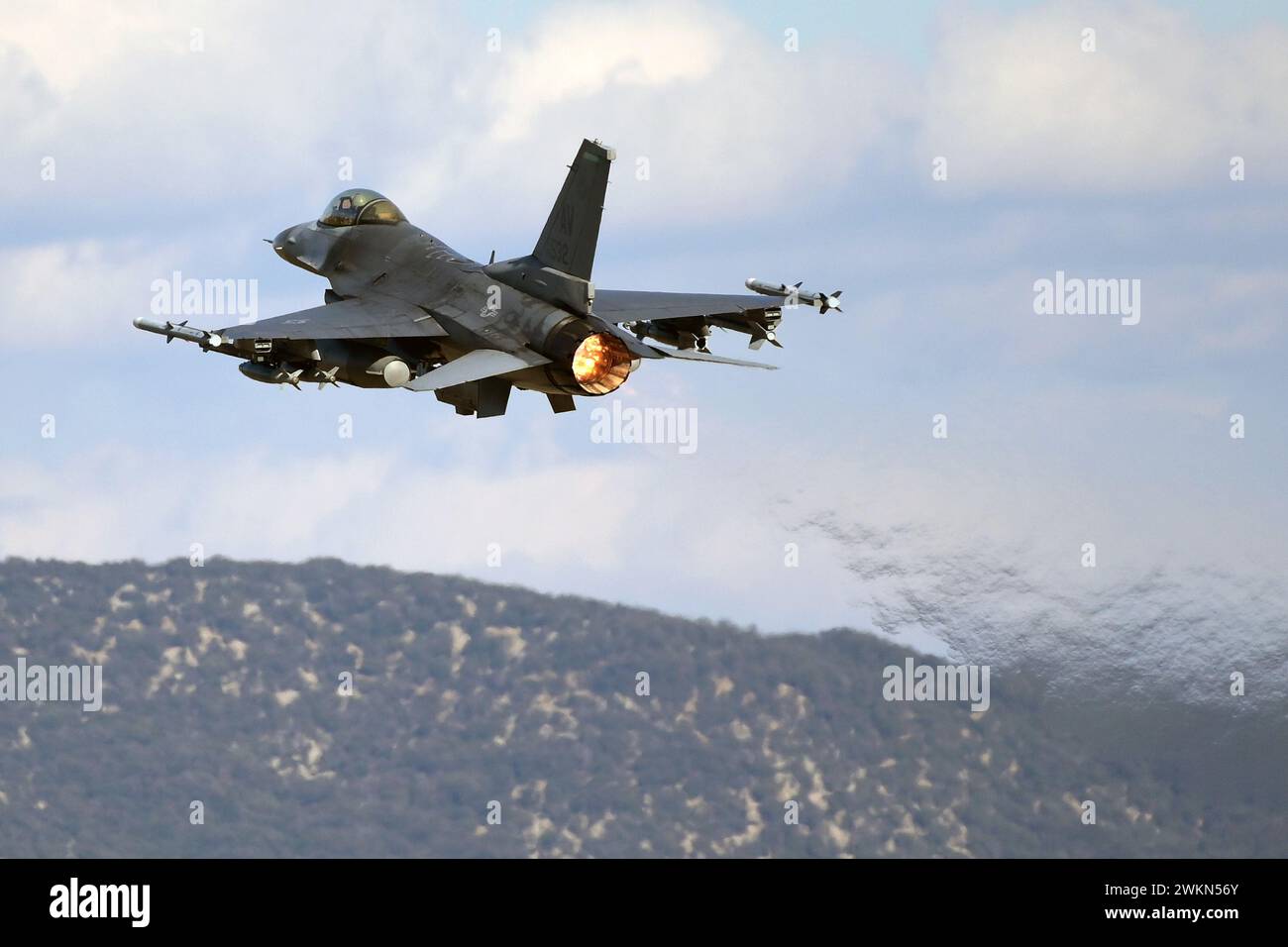 Die Vereinigten Staaten beabsichtigen, 12 ukrainische F-16-Piloten auszubilden 2024. Die Ausbildung der ukrainischen F-16-Piloten wird voraussichtlich zwischen Mai und August abgeschlossen sein. Im Bild: USAF General Dynamics F-16CM Fighting Falcon die USA planen die Ausbildung von 12 ukrainischen F-16 Piloten im Jahr 2024, die Ausbildung der ukrainischen F-16 Piloten wird voraussichtlich zwischen Mai und August abgeschlossen. Im Bild: General Dynamics F-16CM Fighting Falcon der USAF. Stockfoto