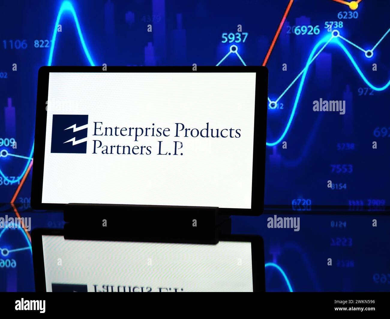 In dieser Fotoabbildung wird das LP-Logo von Enterprise Products Partners auf einem Tablet angezeigt. Stockfoto