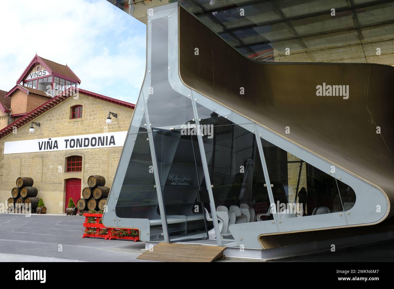 Zaha Hadid entwarf ein Geschäft in Vina Tondonia in Haro, La Rioja, Spanien Stockfoto