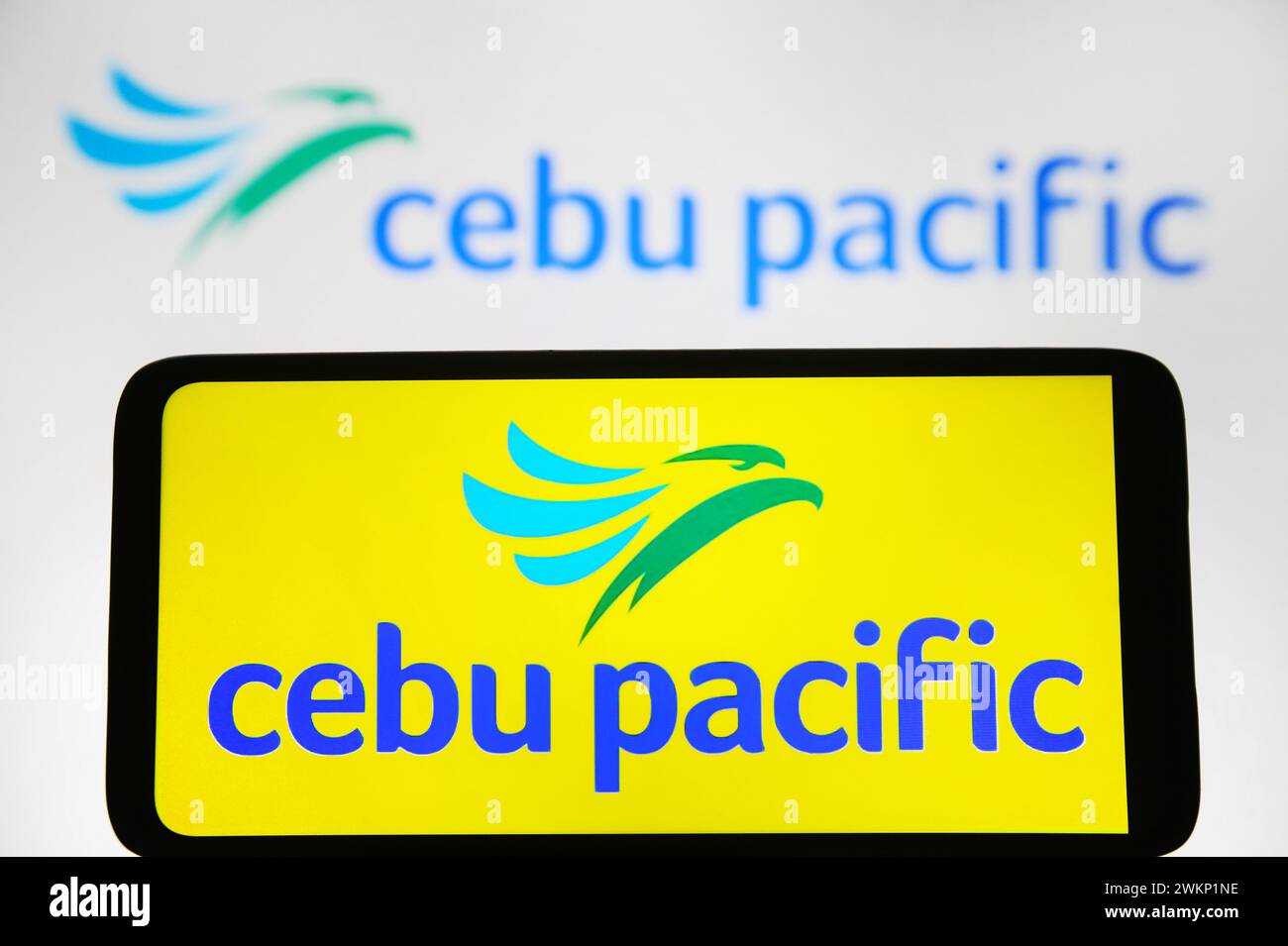 Ukraine. Februar 2024. In dieser Abbildung ist das Cebu Pacific Air-Logo auf einem Smartphone und auf einem pc-Bildschirm zu sehen. Quelle: SOPA Images Limited/Alamy Live News Stockfoto