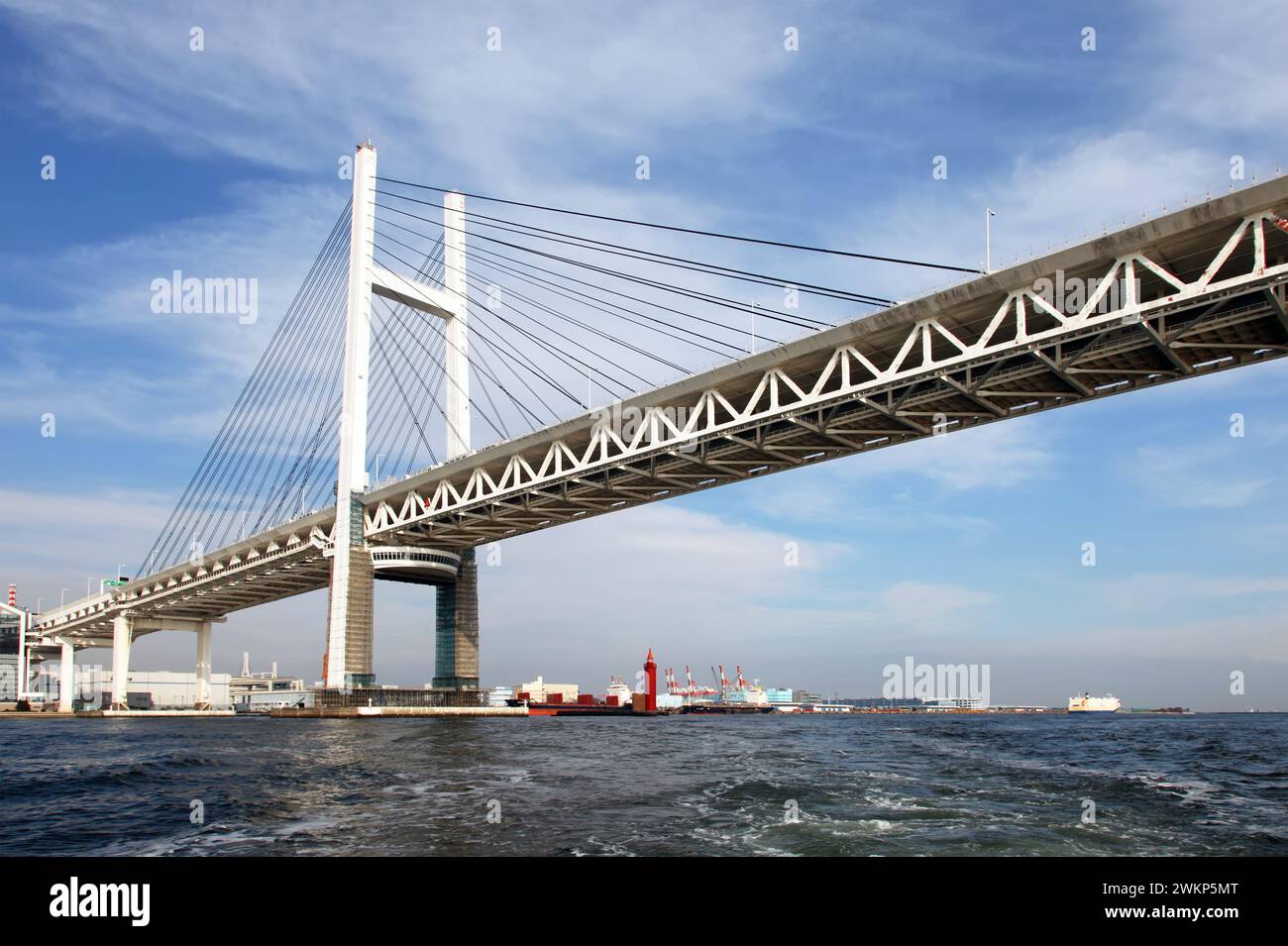 Die yokohama Bay Bridge in der Yokohama Bay, Präfektur Kanagawa, Japan Stockfoto