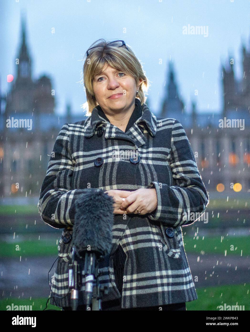 London, England, Großbritannien. Februar 2024. MARIA CAULFIELD, parlamentarische Staatssekretärin (Ministerin für Frauen) und parlamentarische Staatssekretärin (Ministerin für psychische Gesundheit und Frauengesundheitsstrategie), wird in Westminster während der morgendlichen Medienrunde gesehen, als sie die staatlichen Zertifikate für Säuglinge bekannt gibt, die vor der 24. Schwangerschaftswoche verloren gegangen sind. (Kreditbild: © Tayfun Salci/ZUMA Press Wire) NUR REDAKTIONELLE VERWENDUNG! Nicht für kommerzielle ZWECKE! Stockfoto