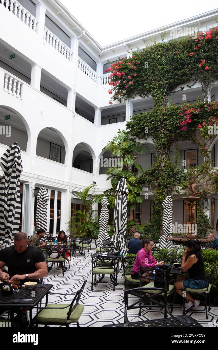 Winchester Mansions Boutique Hotel Courtyard Frühstück in Sea Point, Kapstadt - Südafrika Stockfoto