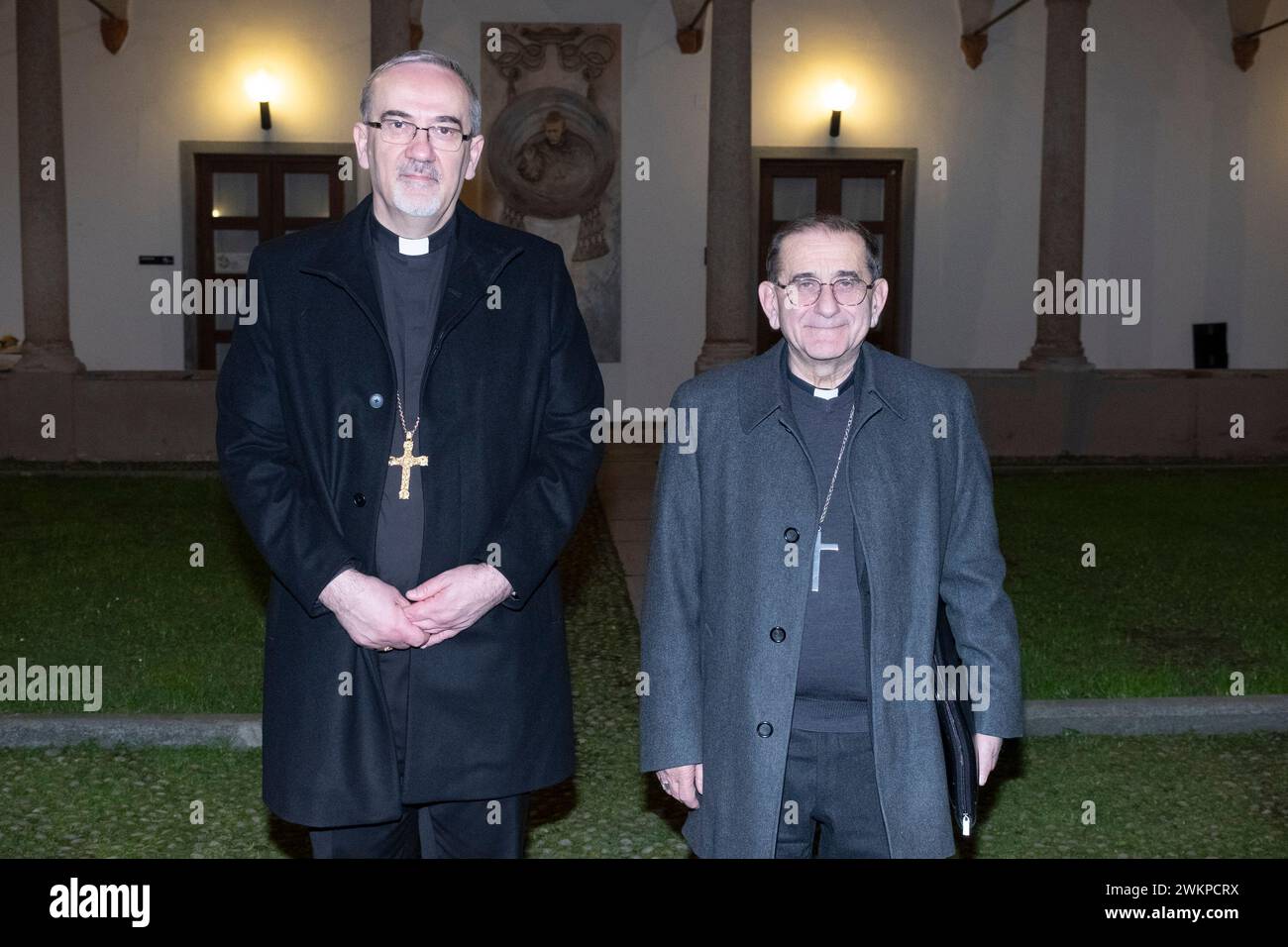 Mailand, Italien. Februar 2024. Foto Alessandro Cimma/LaPresse 2-02-2024 Milano, Italia.Via Sant'Antonio 5. "Gerusalemme-Milano": una chiesa, Due realtà in dialogo. Incontro tra il patriarca Latino di Gerusalemme, Cardinale Pierbattista Pizzaballa, e l'Arcivescovo di Milano Mario Delpini. Foto Alessandro Cimma/LaPresse 02-21-2024 Mailand, Italien. Via Sant'Antonio 5. "Jerusalem-Mailand": Eine Kirche, zwei Realitäten im Dialog. Treffen zwischen dem lateinischen Patriarchen von Jerusalem, Kardinal Pierbattista Pizzaballa, und dem Erzbischof von Mailand Mario Delpini. Quelle: LaPresse/Alamy Live News Stockfoto