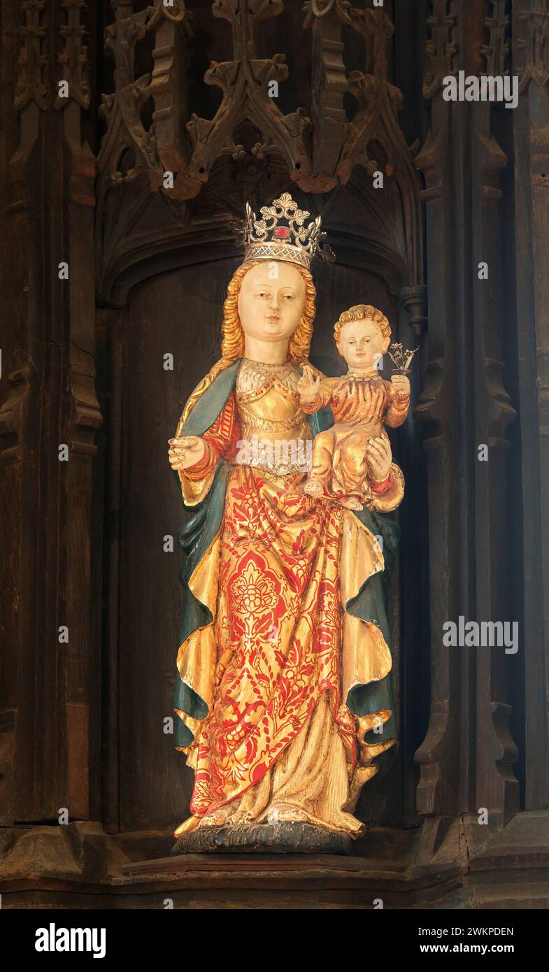 Statue von Maria und Kind Jesus Christus in der Christ Church College Cathedral, University of Oxford, England Stockfoto