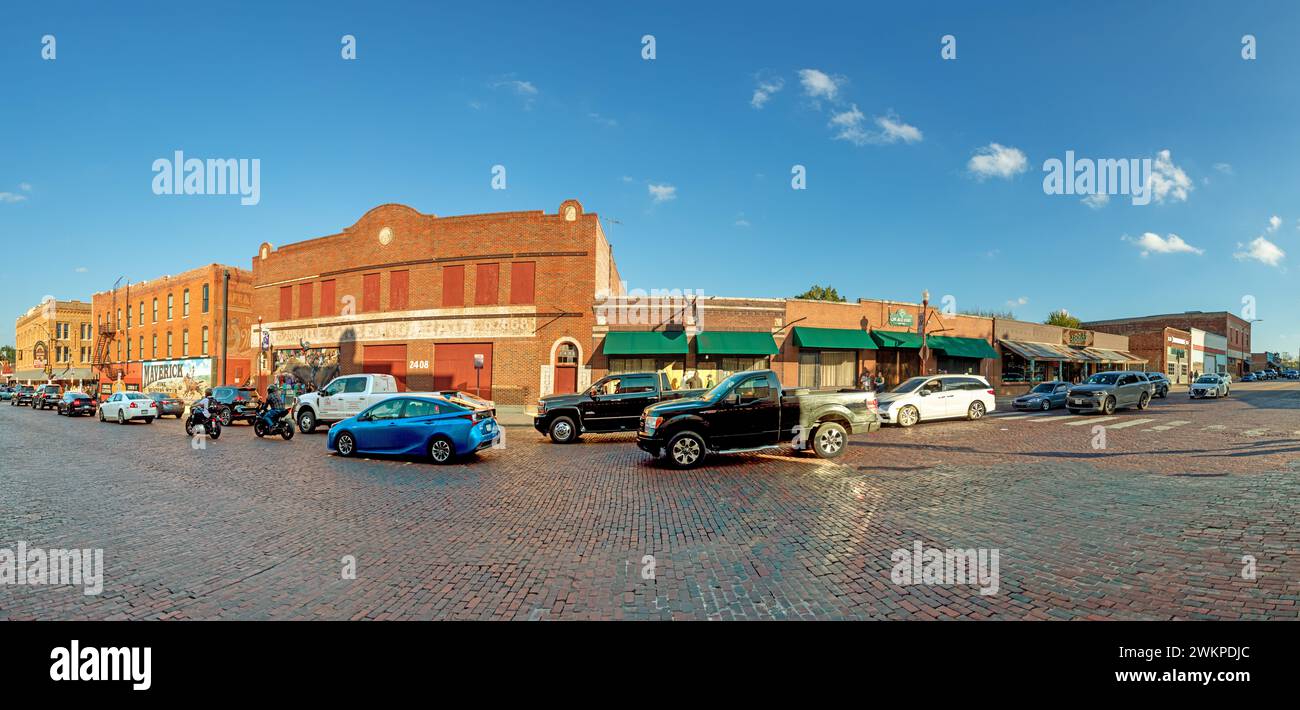 Fort Worth, USA - 4. November 2023: Blick auf die Backsteinarchitektur und die Main Street in Stockyards, dem alten Viehverkaufsgebiet von Dallas, USA. Stockfoto