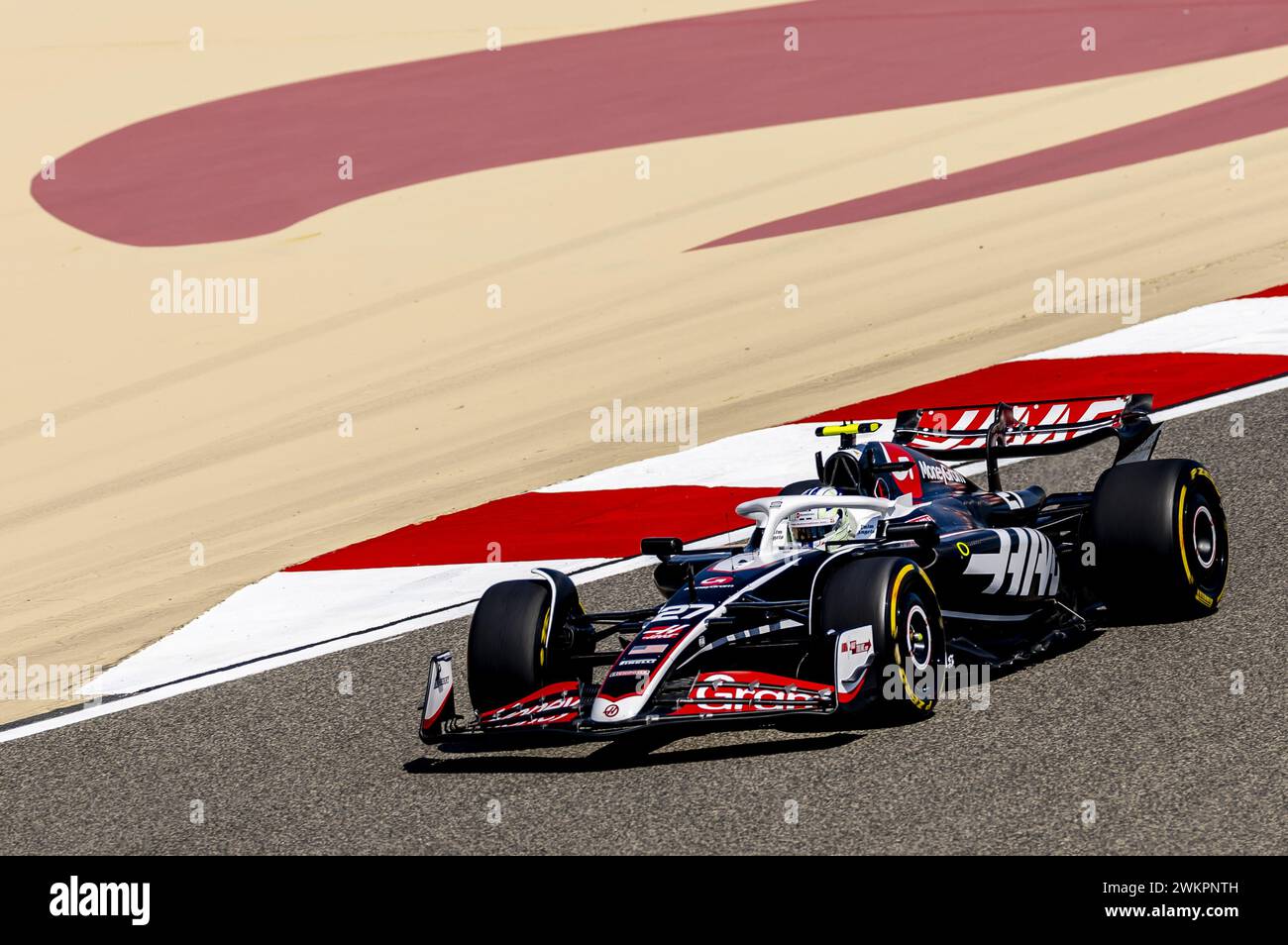 Sakhir, Bahrain. Februar 2024. BAHRAIN - Nico Hulkenberg (Haas F1 Team) am zweiten Testtag auf dem Bahrain International Circuit Sakhir vor dem Start der Formel-1-Saison. ANP REMKO DE WAAL Credit: ANP/Alamy Live News Stockfoto