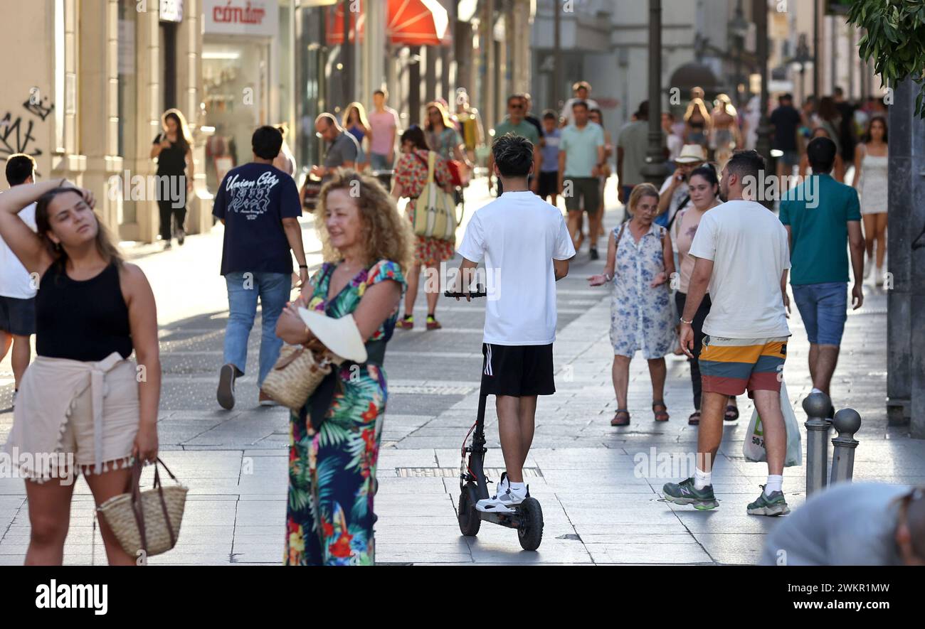 Córdoba, 15.08.2023. Bericht über elektronische Scooter in der Stadt. Foto: Valerio Merino. ARCHCOR. Quelle: Album / Archivo ABC / Valerio Merino Stockfoto