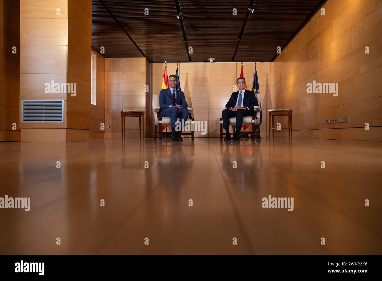 Madrid, 08.30.2023. Pedro Sánchez und Alberto Núñez Feijíóo treffen sich im Abgeordnetenkongress, um über die nächste Amtseinführung zu verhandeln. Foto: Ignacio Gil. ARCHDC. Quelle: Album / Archivo ABC / Ignacio Gil Stockfoto