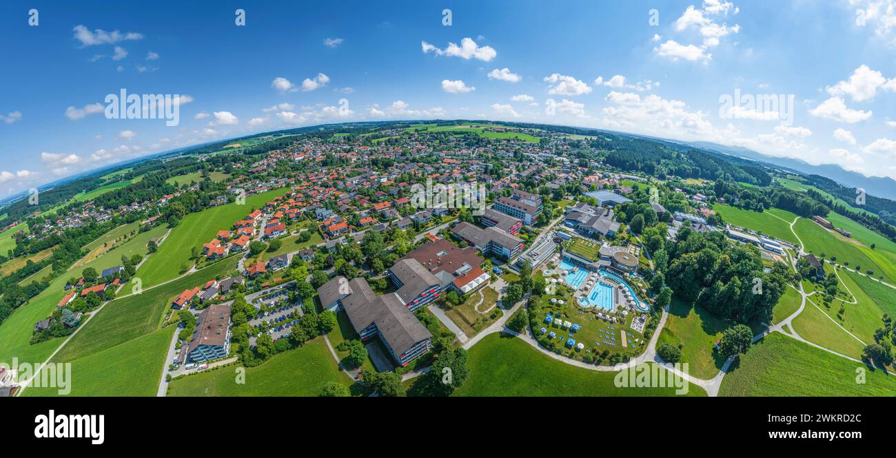 Blick auf die Region rund um das Dorf Bad Endorf im Chiemgau in Oberbayern Stockfoto