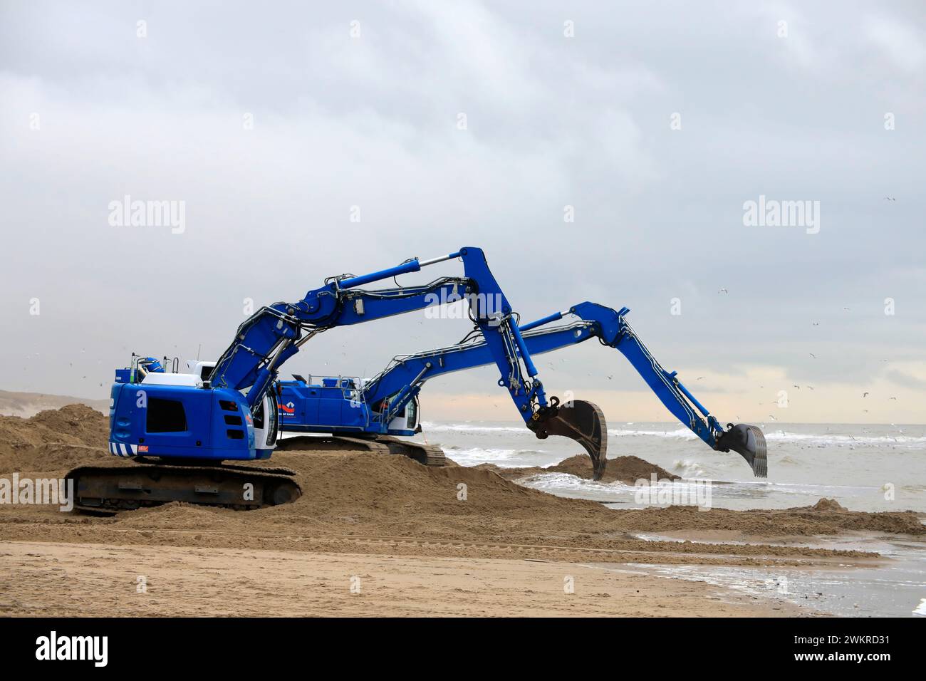 Rettungseinsätze eines gestrandeten Fischereischiffes, Zandvoort, Niederlande Stockfoto