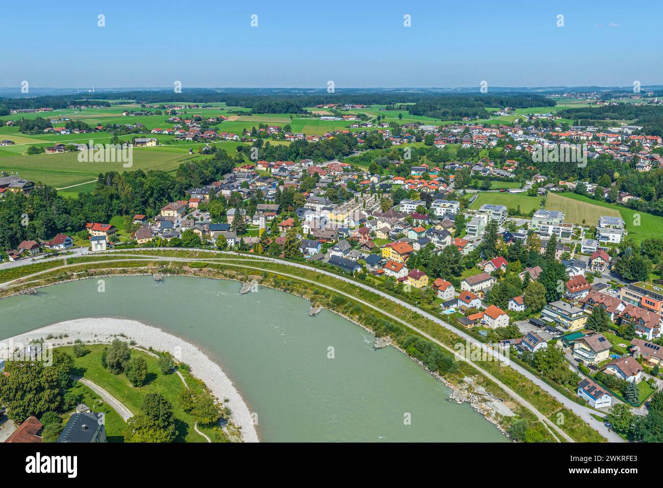 Blick auf die Stadt Oberndorf bei Salzburg im österreichischen Bundesland Salzburg Stockfoto