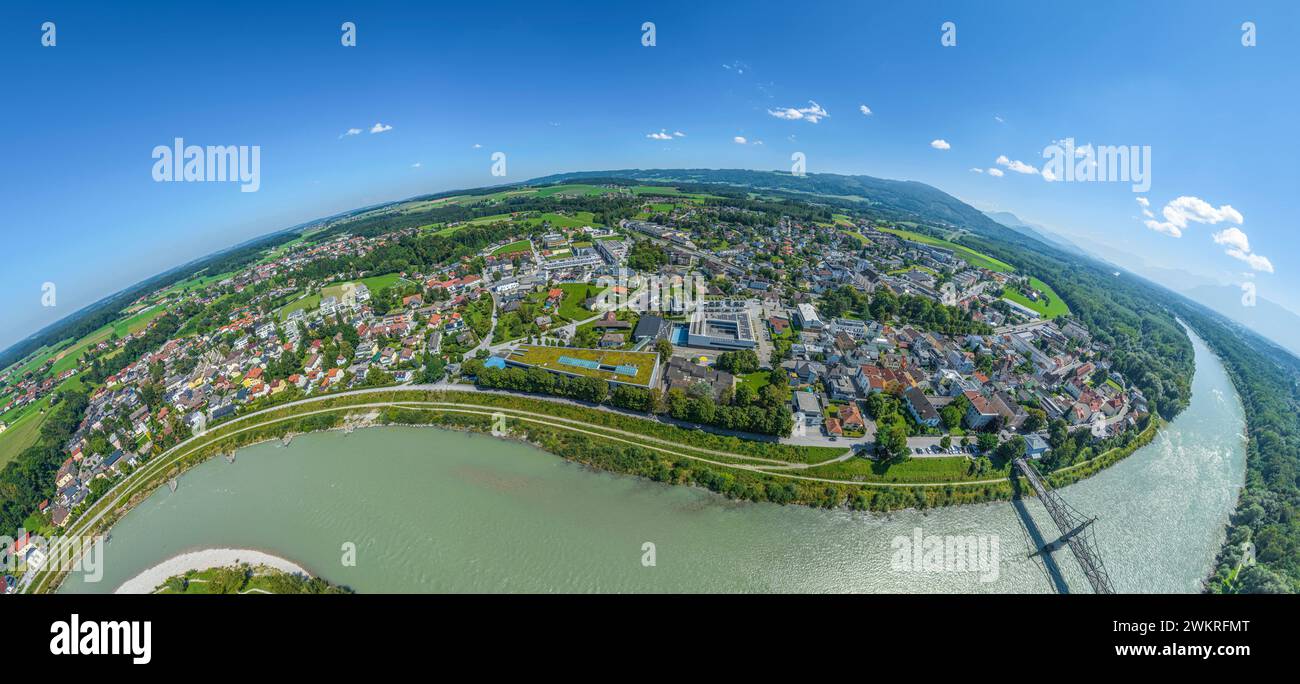 Blick auf die Stadt Oberndorf bei Salzburg im österreichischen Bundesland Salzburg Stockfoto