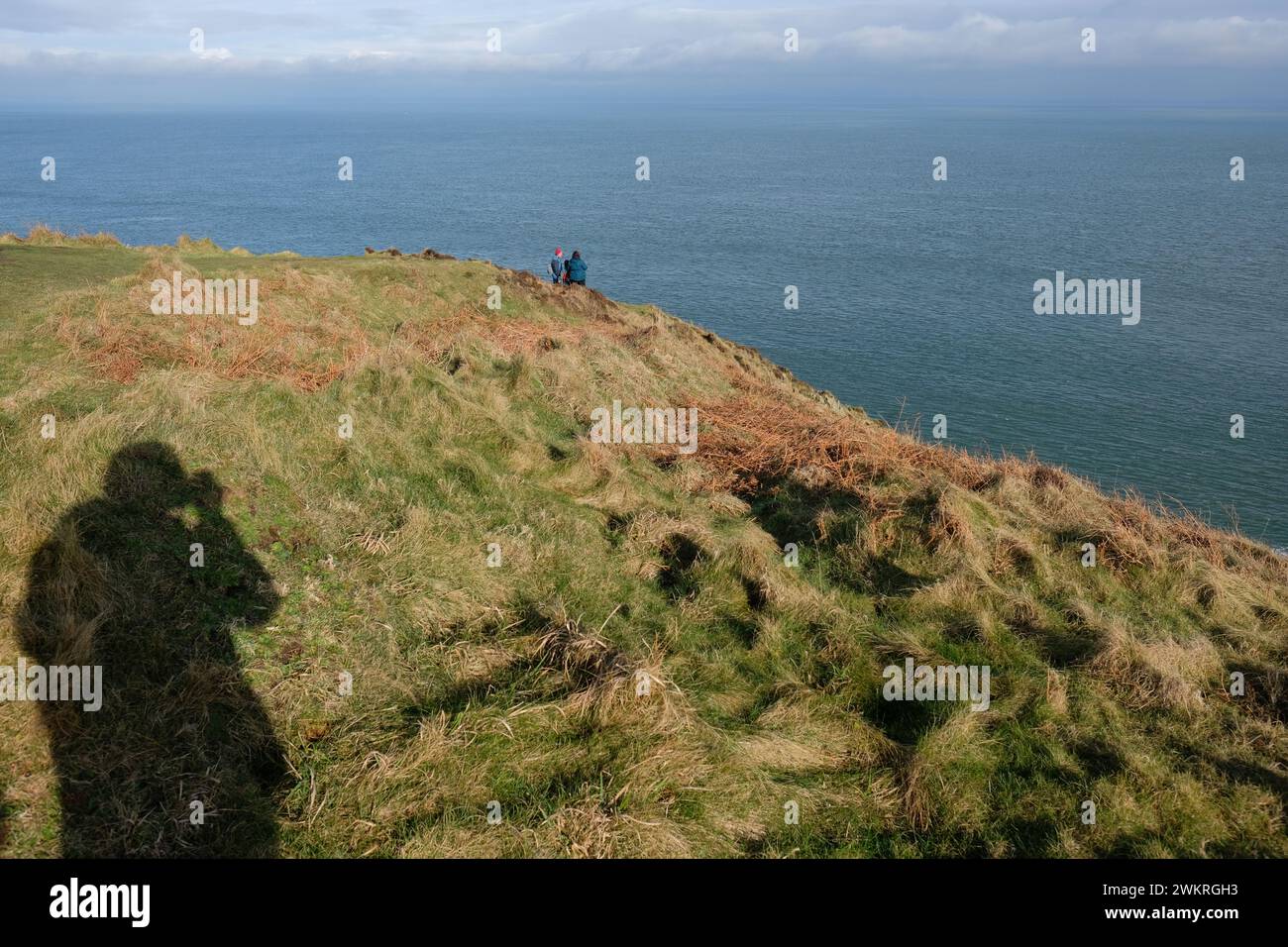 Mull of Galloway Besucher, die Scotlands südlichsten Punkt auf den Klippen mit Blick auf die Irische See Stockfoto
