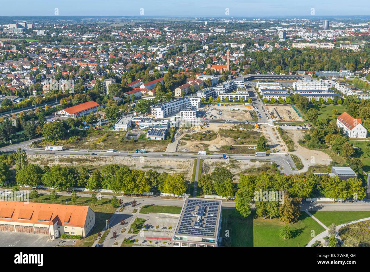 Aus der Vogelperspektive zum Sheridan-Gelände, ehemaliges Kasernengebiet in Augsburg-Pfersee, heute Wohngebiet, Park- und Gewerbegebiet Stockfoto