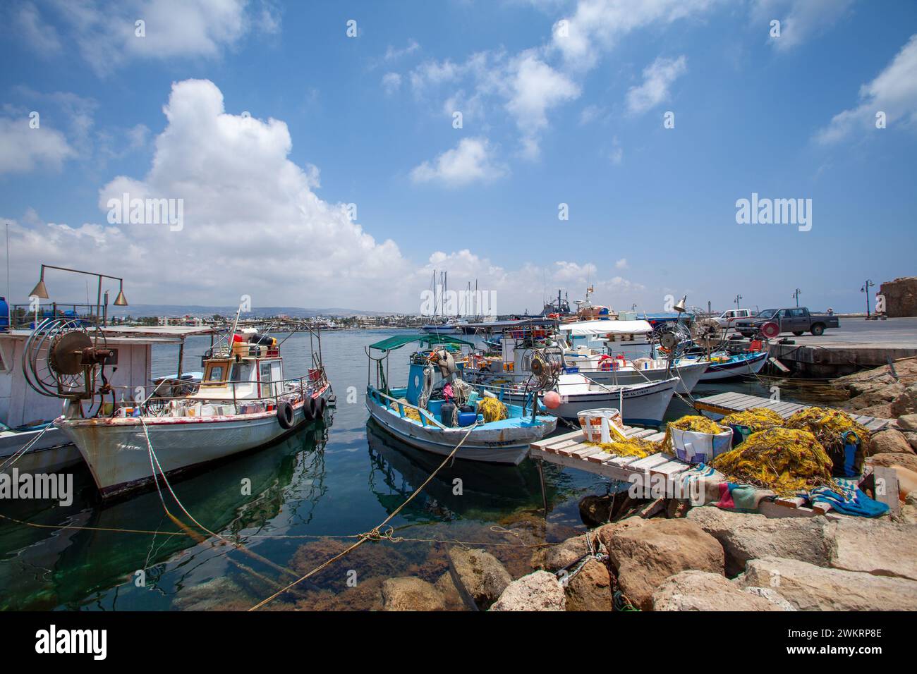 Fischerboote im Hafen, Zypern Stockfoto