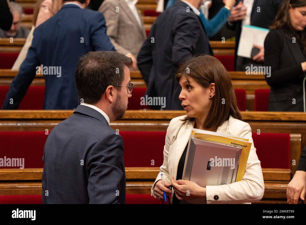 Februar 2024 Barcelona, SpanienPolitics Barcelona-Voting im katalanischen Parlament: Aktionen Votación en el Parlament de Catalunya sobre la moción en vivienda, sobre la gestión de los agentes rurales y los derechos sociales, también se prevé votar las resoluciones sobre las acciones que el gobierno de la Generalitat debe tomar sobre la sequía que afecta gravemente a Cataluña, así como el cambio climático. Bei der Abstimmung im katalanischen Parlament über den Antrag zum Wohnraum, zur Verwaltung der ländlichen Akteure und zu sozialen Rechten ist auch geplant, über Entschließungen zum Wohnraum abzustimmen Stockfoto