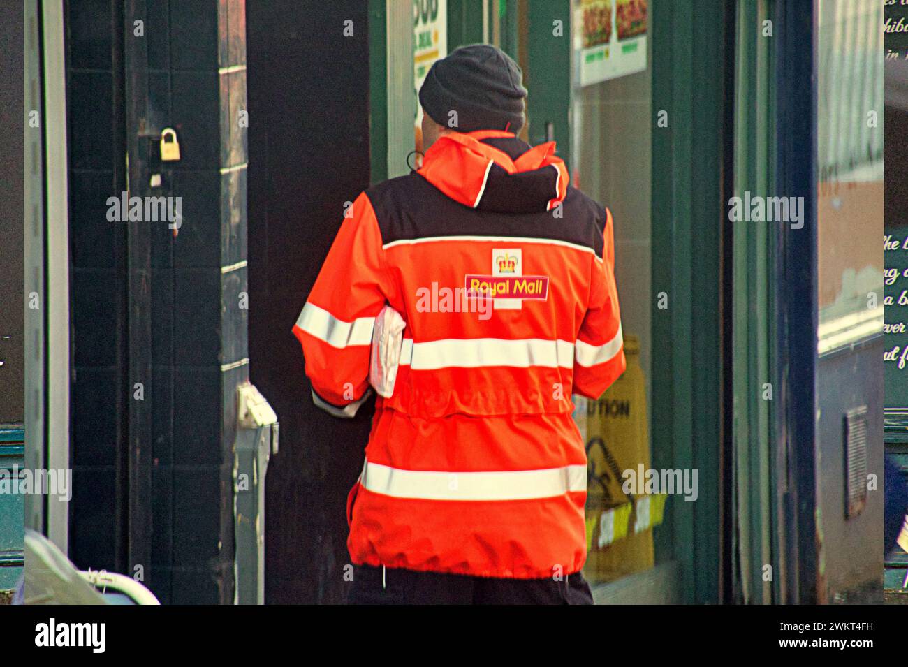 Glasgow, Schottland, Großbritannien. Februar 2024. Wetter in Großbritannien: Sonnig auf der Buchanan Street, der Style Mile und der Shoppinghauptstadt Schottlands. Credit Gerard Ferry/Alamy Live News Stockfoto