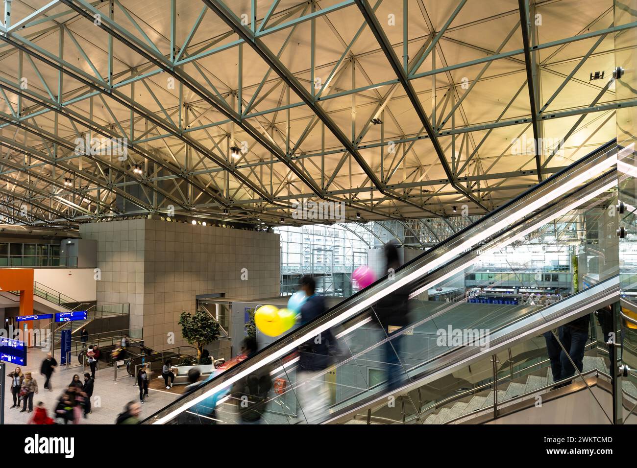 Ltur Reisebüro Frankfurt Flughafen Halle C www.alamy.de