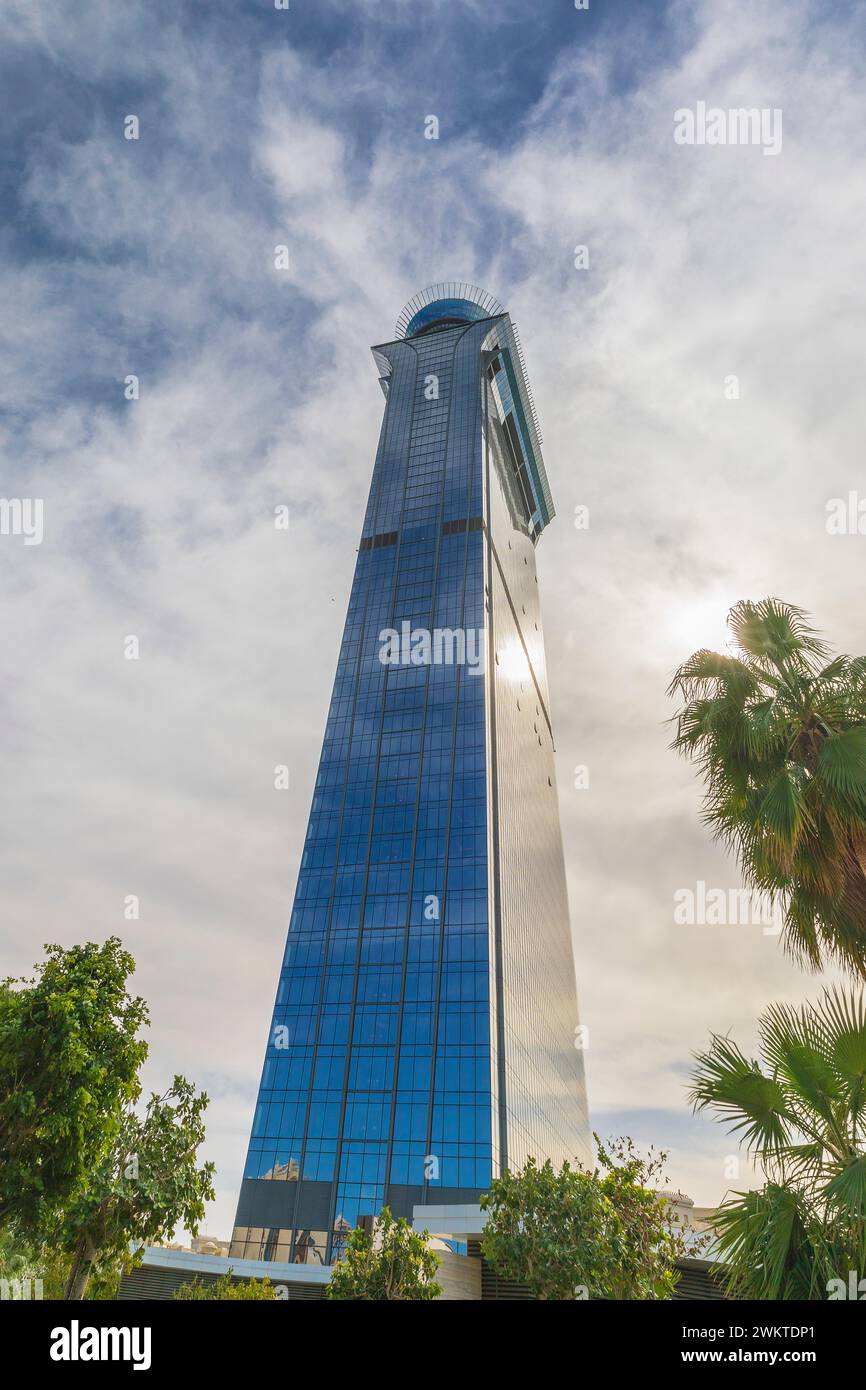 DUBAI, VAE – 5. Februar 2024: The View at the Palm Tower in Dubai Stockfoto