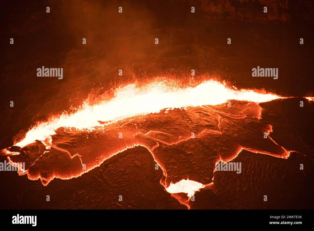 Dieses Foto wurde vom Kilauea-Vulkan in der Nacht aufgenommen. Dieser aktive Vulkan befindet sich auf der Big Island in Hawaii, Nordamerika Stockfoto
