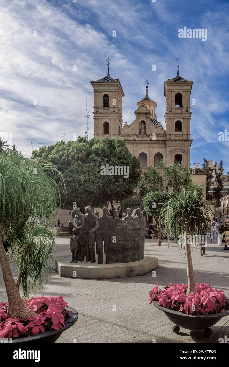 Denkmal für Menschenrechte, Bronzeskulpturgruppe von Mariano González Beltrán, auf der Plaza de Santo Domingo, Stadt Murcia, Spanien, Europa. Stockfoto