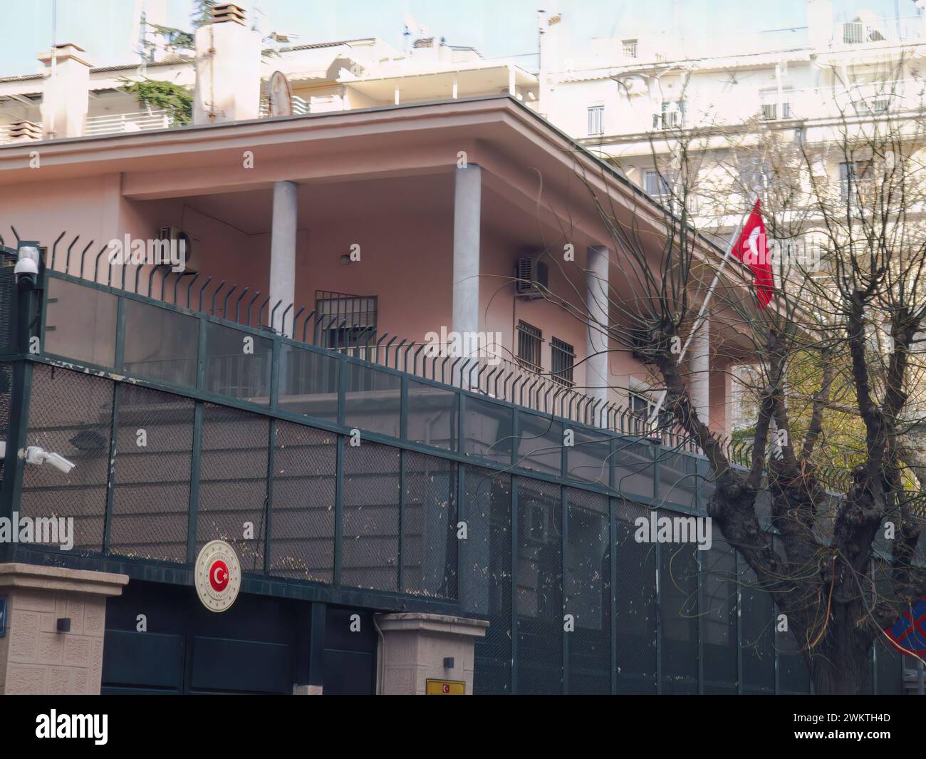 Thessaloniki, Griechenland - 19. Januar 2024: Außenansicht des Generalkonsulats der Türkei in Thessaloniki, in der Nähe des Atatürk-Museums in Agiou Dimitriou 151, Straße. Stockfoto